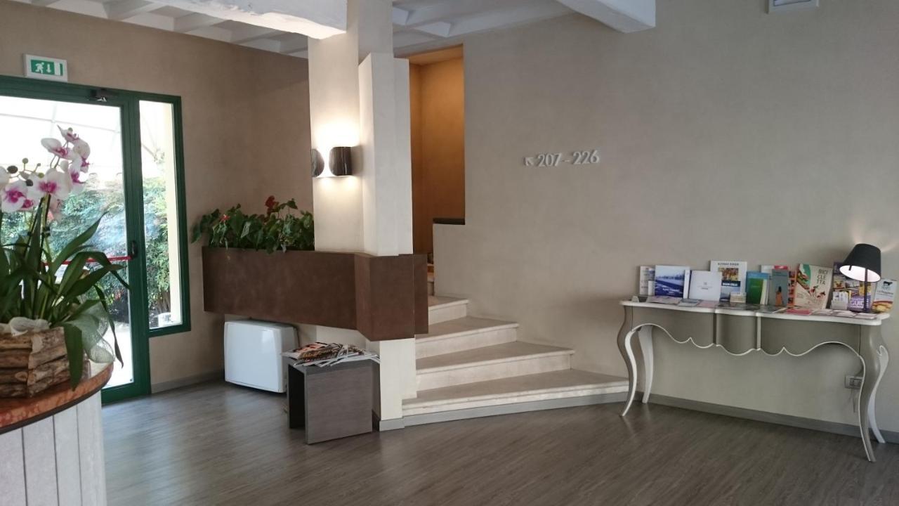 Hotel Villa Nabila Reggiolo Exterior photo